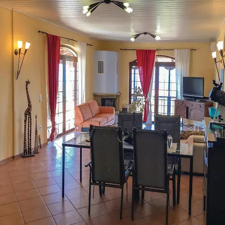 Five-bedroom Holiday In Kyllini Casa de Férias Kastro-Kyllini