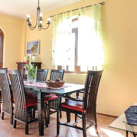 Five-bedroom Holiday In Kyllini *