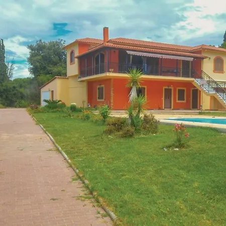 Feriehus Five-bedroom Holiday In Kyllini