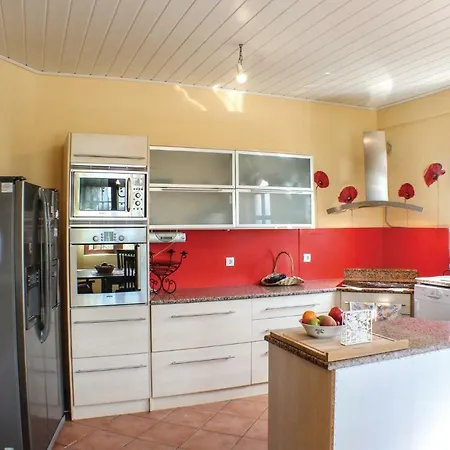Five-bedroom Holiday In Kyllini
